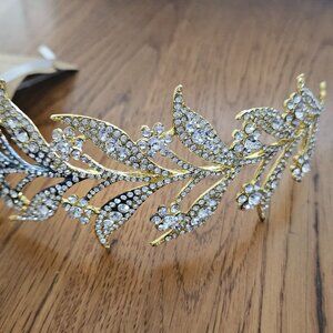 Vintage gold & rhinestone leaf crown